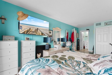 Wake up to breathtaking, unobstructed ocean views from this