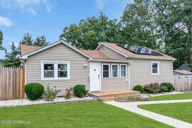 Welcome home to this charming 2-bedroom, 1-bath ranch in the - photo 3