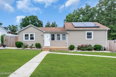 Welcome home to this charming 2-bedroom, 1-bath ranch in the - photo 4