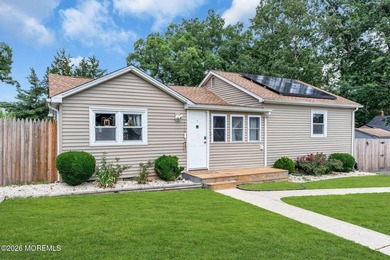 Welcome home to this charming 2-bedroom, 1-bath ranch in the - photo 5
