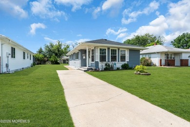 Welcome to this warm and inviting 2-bedroom, 1-bath home in the - photo 2