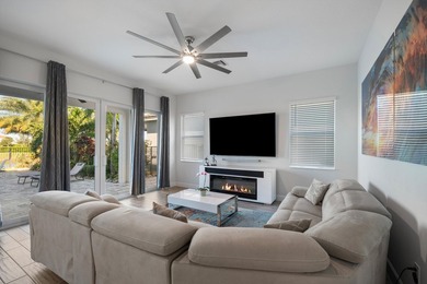 Welcome to this meticulously designed 5-bedroom, 4-bathroom - photo 12