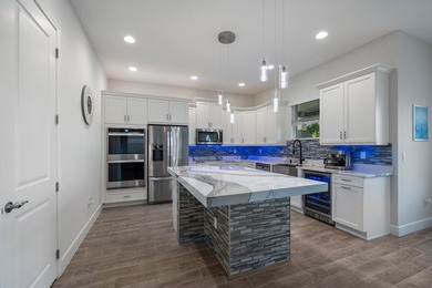 Welcome to this meticulously designed 5-bedroom, 4-bathroom - photo 19