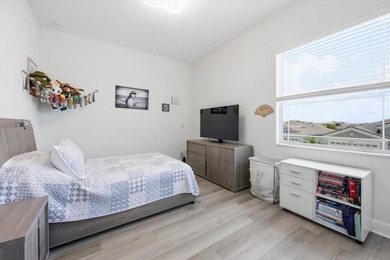 Welcome to this meticulously designed 5-bedroom, 4-bathroom - photo 30