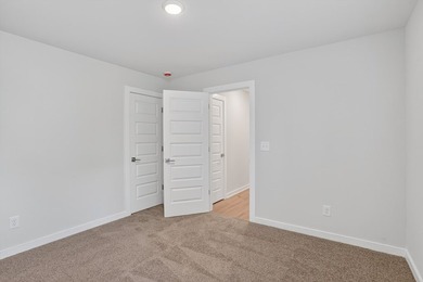AUBURN TANDEM - LOT 16 | MOVE-IN READY Built by Peachtree - photo 32