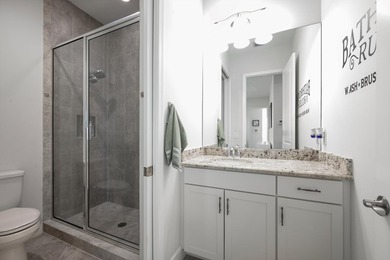 Welcome to this meticulously designed 5-bedroom, 4-bathroom - photo 37