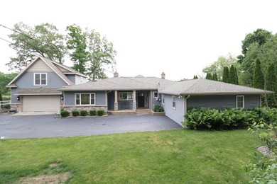 **OPEN HOUSE SUNDAY, JULY 26TH FROM 2-4 PM**You have to see to - photo 2