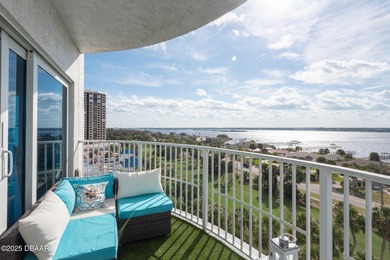 Wake up to sweeping Intracoastal water views from this 7th-floor