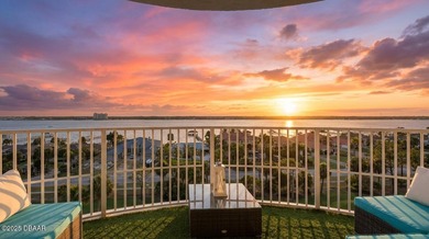 Wake up to sweeping Intracoastal water views from this 7th-floor
