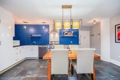 There is so much to love! Modern and chic, yet warm and inviting - photo 18