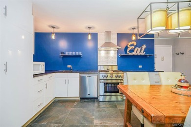 There is so much to love! Modern and chic, yet warm and inviting - photo 19