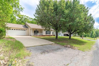 Don't miss out on this beautiful 3-bedroom, 2-bath home - photo 1