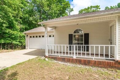 Don't miss out on this beautiful 3-bedroom, 2-bath home - photo 2