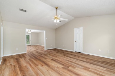 Don't miss out on this beautiful 3-bedroom, 2-bath home - photo 5