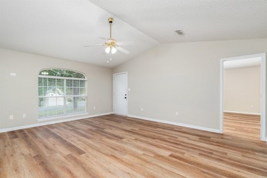 Don't miss out on this beautiful 3-bedroom, 2-bath home - photo 7