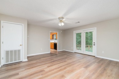 Don't miss out on this beautiful 3-bedroom, 2-bath home - photo 8