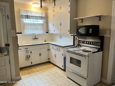 Move-in ready home that has been owned by one family possibly - photo 11
