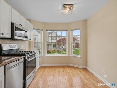 Welcome to this beautiful, turn-key end-unit townhome offering - photo 14