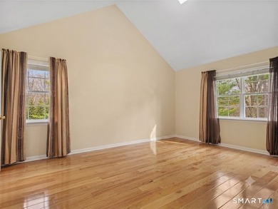 Welcome to this beautiful, turn-key end-unit townhome offering - photo 21