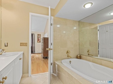 Welcome to this beautiful, turn-key end-unit townhome offering - photo 23