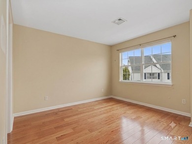 Welcome to this beautiful, turn-key end-unit townhome offering - photo 25