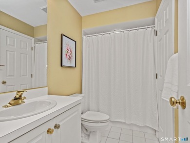 Welcome to this beautiful, turn-key end-unit townhome offering - photo 27