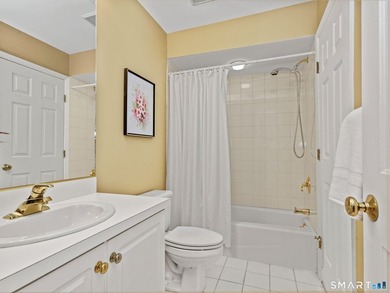 Welcome to this beautiful, turn-key end-unit townhome offering - photo 28