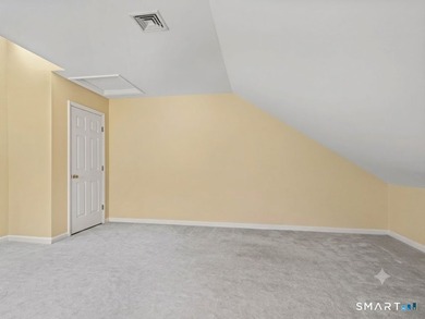 Welcome to this beautiful, turn-key end-unit townhome offering - photo 32