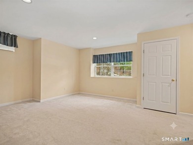 Welcome to this beautiful, turn-key end-unit townhome offering - photo 34