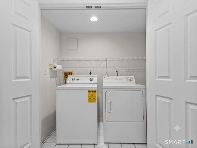Welcome to this beautiful, turn-key end-unit townhome offering - photo 36