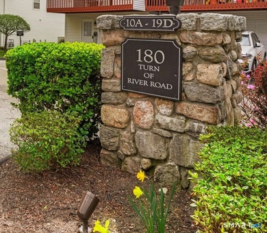 Welcome to this beautiful, turn-key end-unit townhome offering - photo 40