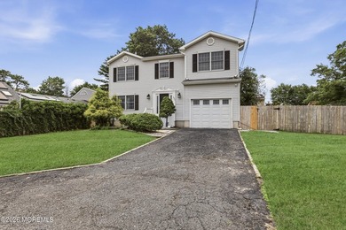 Showings begin Tuesday, July 14. Welcome to this spacious - photo 3