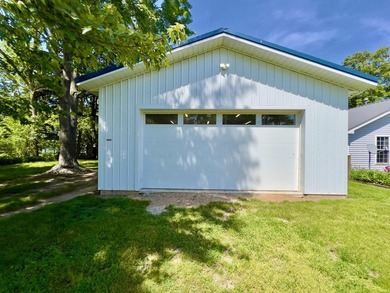 So much potential here with this affordable lakefront property - photo 5