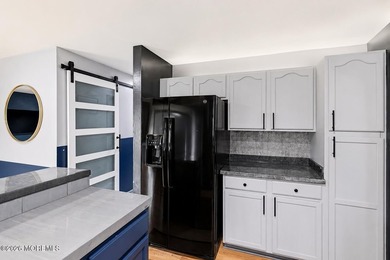 Showings begin Tuesday, July 14. Welcome to this spacious - photo 7