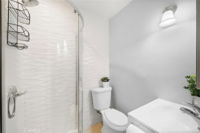 Welcome to this beautifully upgraded 6-bedroom, 3-bathroom home - photo 21
