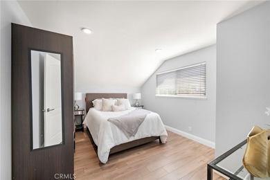 Welcome to this beautifully upgraded 6-bedroom, 3-bathroom home - photo 22