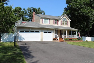 This fully renovated, 4-bedroom, 3-bathroom Colonial merges - photo 1
