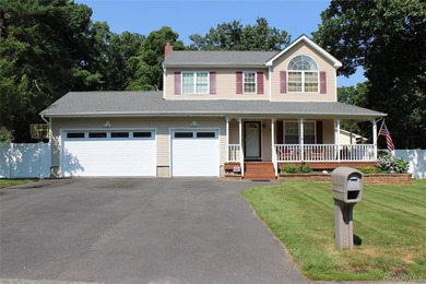 This fully renovated, 4-bedroom, 3-bathroom Colonial merges - photo 2