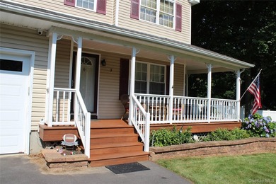 This fully renovated, 4-bedroom, 3-bathroom Colonial merges - photo 4