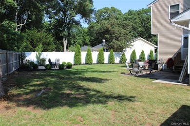 This fully renovated, 4-bedroom, 3-bathroom Colonial merges - photo 6