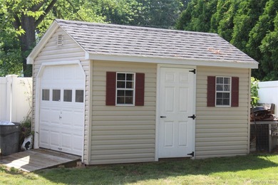 This fully renovated, 4-bedroom, 3-bathroom Colonial merges - photo 8
