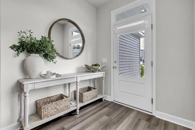 Beautifully maintained and showing like new, this home offers - photo 6