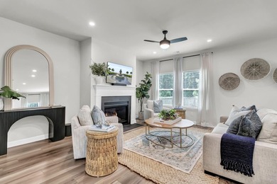 Beautifully maintained and showing like new, this home offers - photo 8