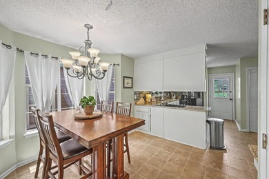 Golf course views, convenient location, NO HOA, low electric - photo 4