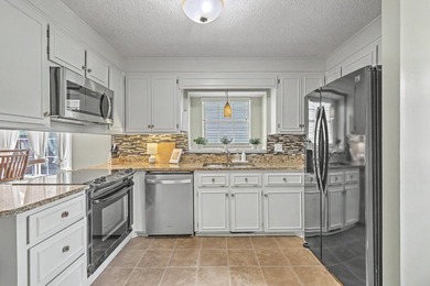 Golf course views, convenient location, NO HOA, low electric - photo 5