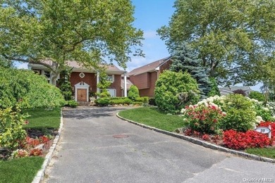 Welcome to this extraordinary residence in the stunning - photo 2