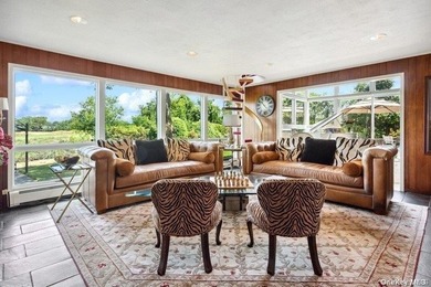 Welcome to this extraordinary residence in the stunning - photo 7