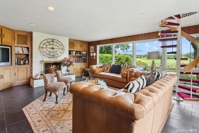 Welcome to this extraordinary residence in the stunning - photo 8