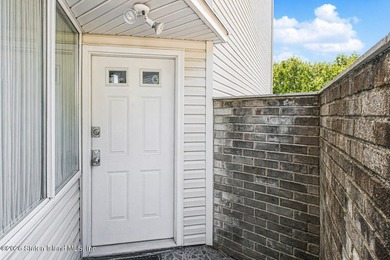 Welcome to Princes Bay! Located in Wolf's Pond Estate, this - photo 17
