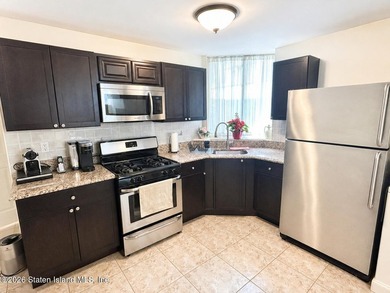Welcome to Princes Bay! Located in Wolf's Pond Estate, this - photo 19